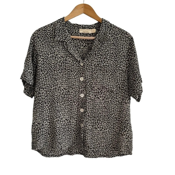 BEACHGOLD Anthropologie Medium Button Down Rayon Animal Print Abstract - Picture 3 of 8